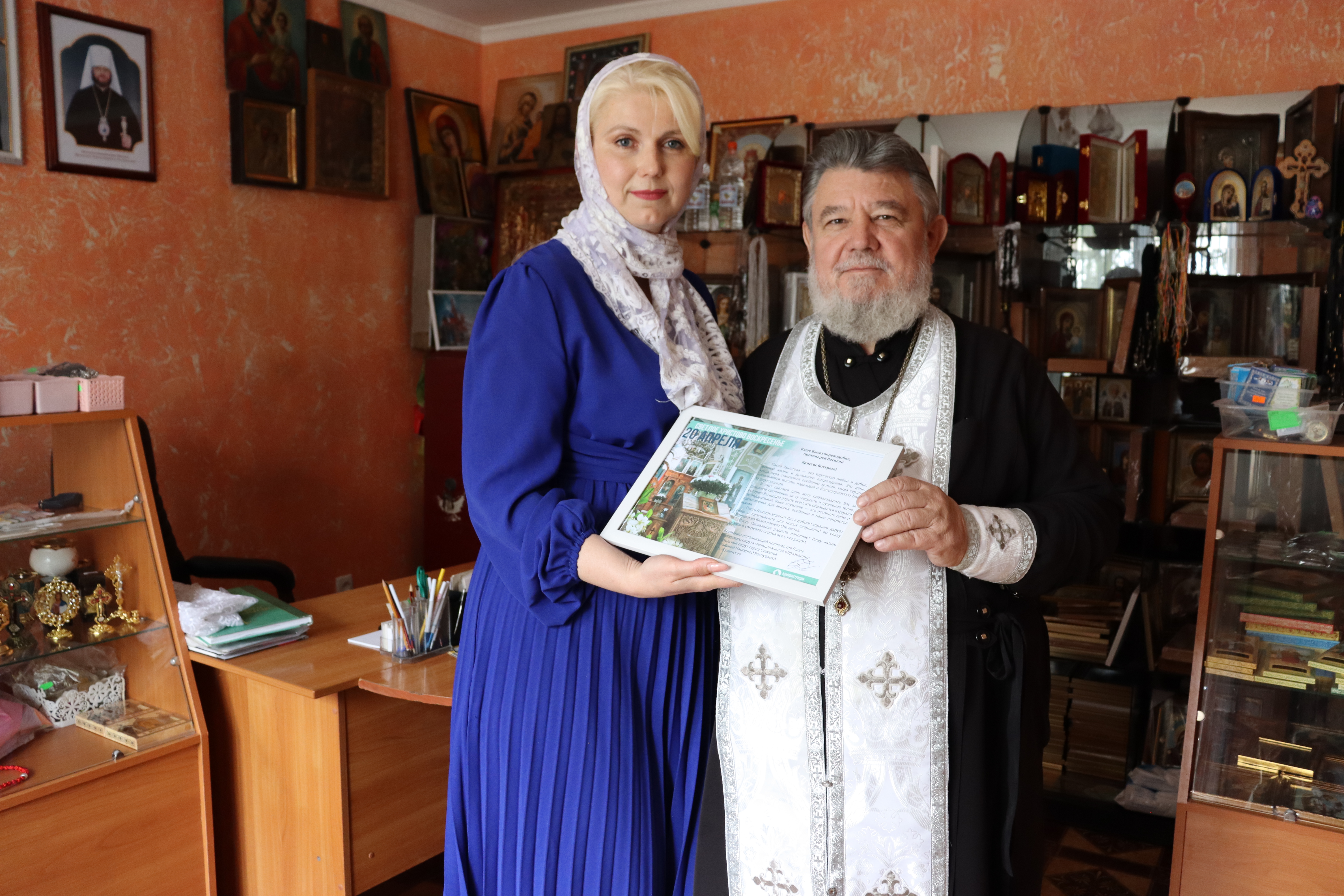 Настоятелей православных храмов поздравили со Светлым Христовым Воскресением.