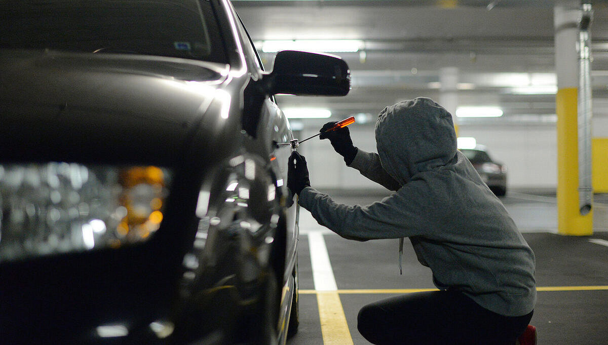 Профилактика угонов и краж автотранспортных средств 09 Ноября 2019 Хищения автомототранспортных средств приобрели в России за последние годы широкую распространенность в связи с возросшей мобильностью населения, престижностью обладания автомобилем, особен.