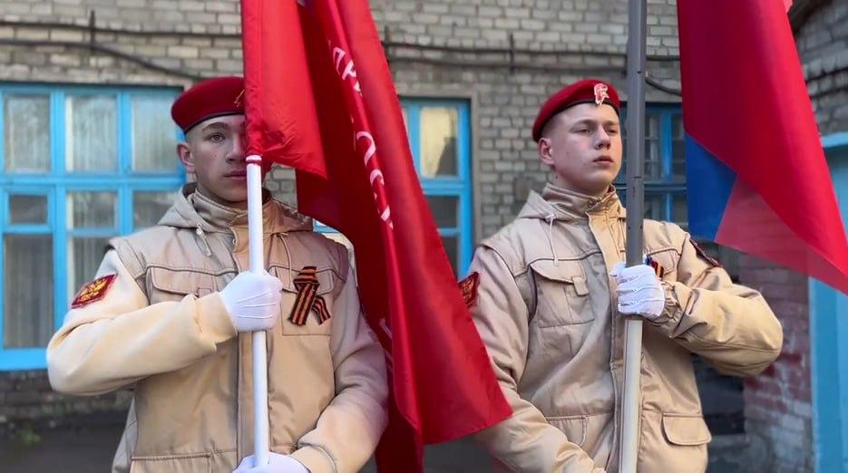 В Стаханове стартовала патриотическая акция «Эстафета Знамени Победы».
