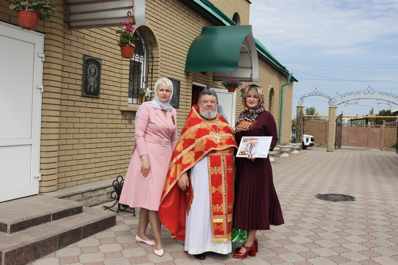 Наталия Жулинская посетила Свято-Георгиевский храм в престольный праздник.