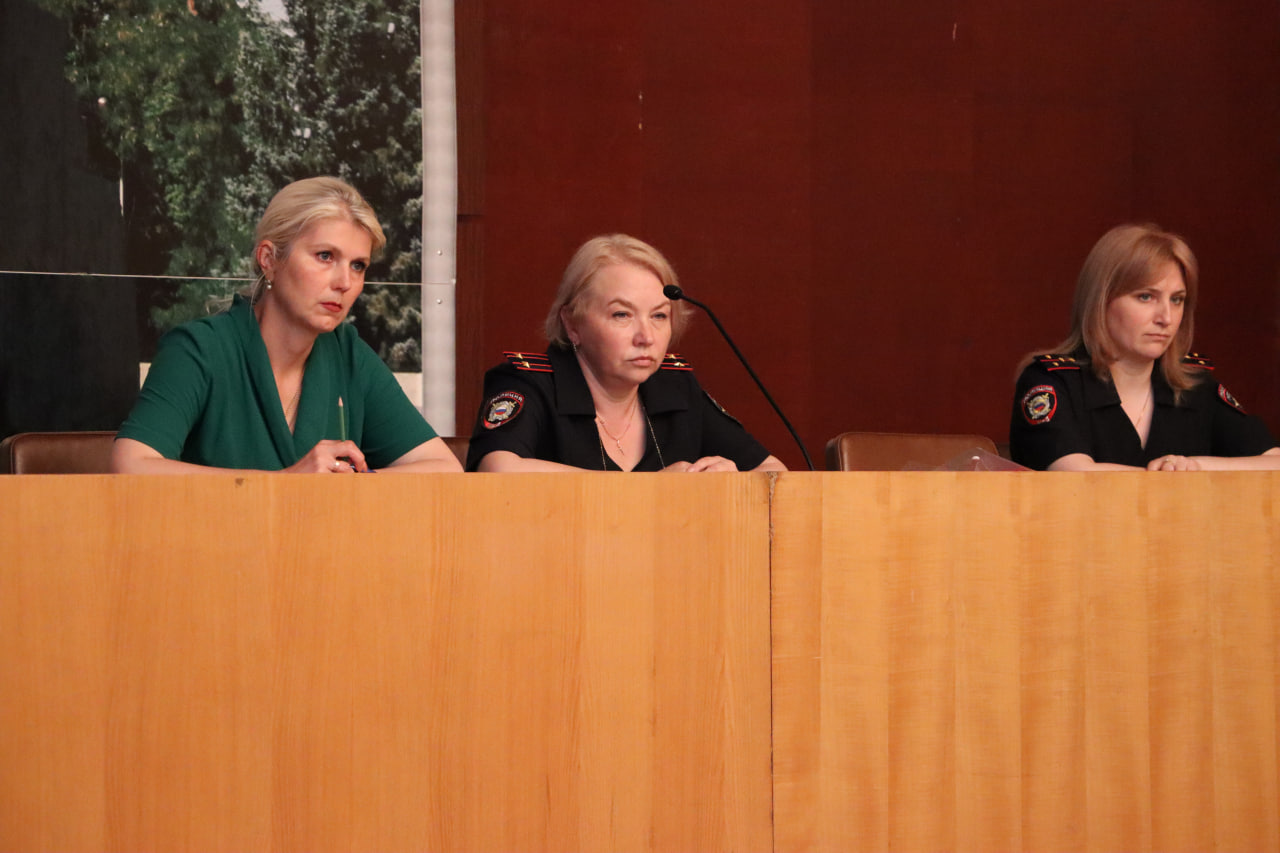 В администрации прошло совещание по вопросам правового регулирования миграционного учёта и оформления справок.