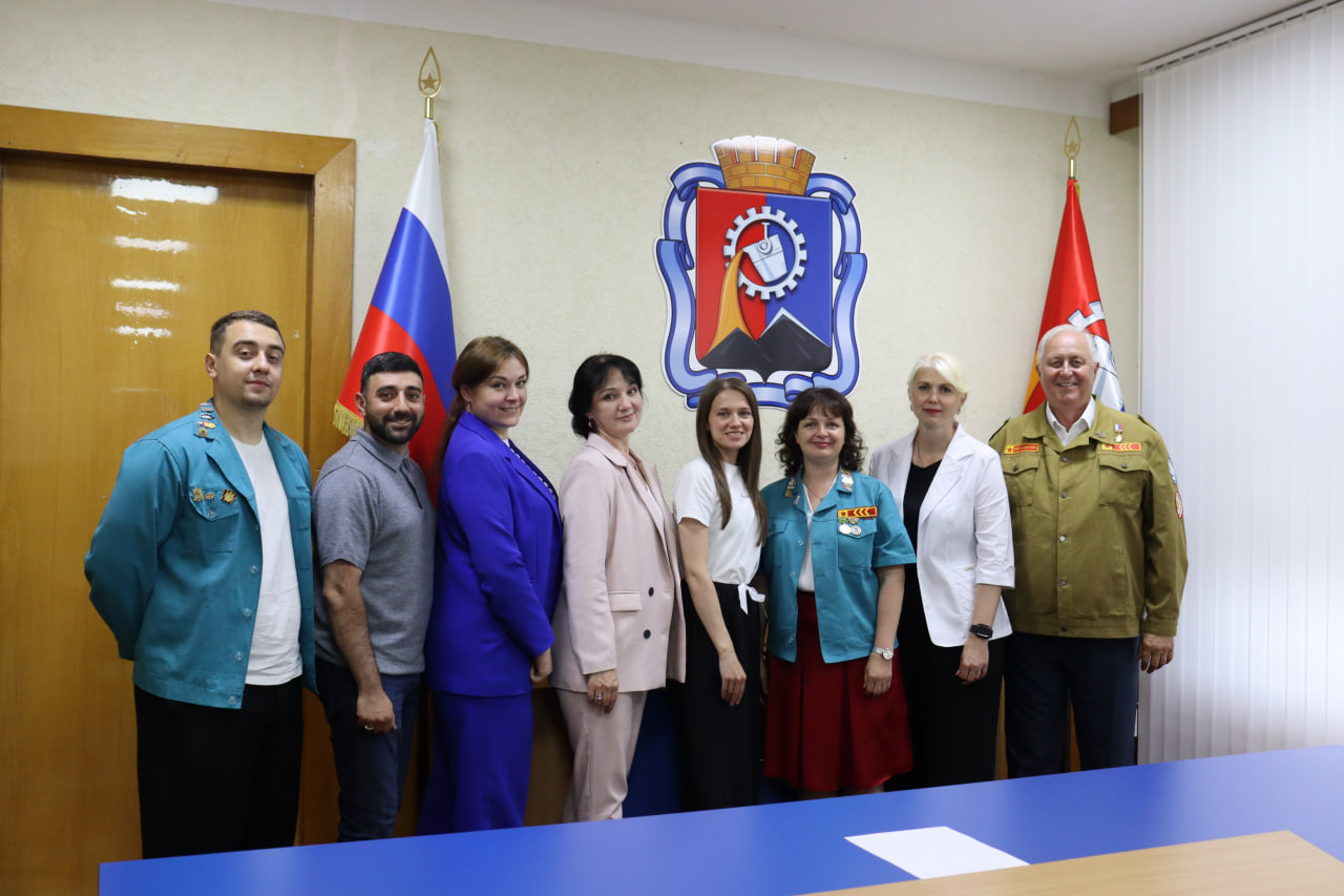 Ставрополье помогает Стаханову: обсуждаем создание молодежного центра.