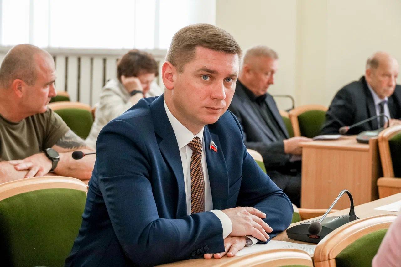 «Единая Россия» поддержала закон о признании правоустанавливающих документов на недвижимость в новых регионах.