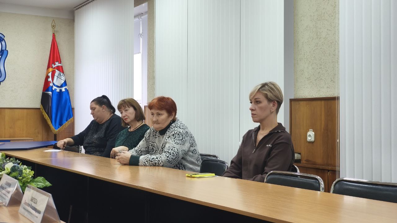 В администрации Стаханова состоялась встреча с семьями погибших защитников Отечества.