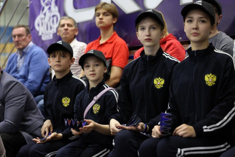 Стахановские акробаты посетили финальный матч «Скифа». Стахановские акробаты посетили финальный матч «Скифа».