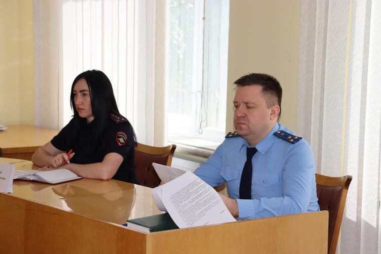 В администрации Стаханова обсудили вопросы профилактики правонарушений среди подростков. В администрации Стаханова обсудили вопросы профилактики правонарушений среди подростков.