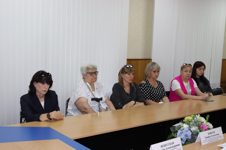 В Администрации Стаханова прошла традиционная встреча с семьями погибших участников СВО. В Администрации Стаханова прошла традиционная встреча с семьями погибших участников СВО.