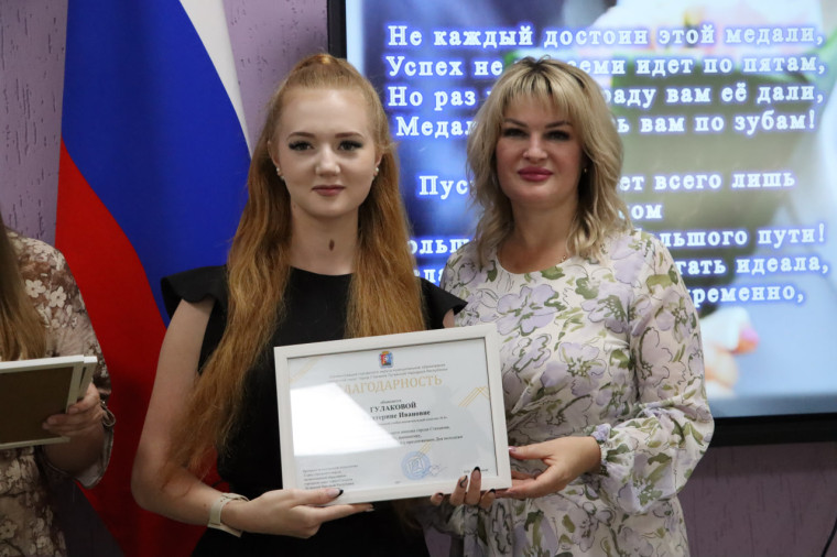В Стаханове чествовали лучшую молодежь округа: в библиотеке прошла праздничная встреча ко Дню молодежи. В Стаханове чествовали лучшую молодежь округа: в библиотеке прошла праздничная встреча ко Дню молодежи.