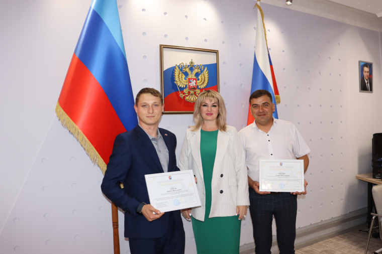 В День ветеранов боевых действий глава Стаханова вручила благодарности сотрудникам Администрации городского округа. В День ветеранов боевых действий глава Стаханова вручила благодарности сотрудникам Администрации городского округа.