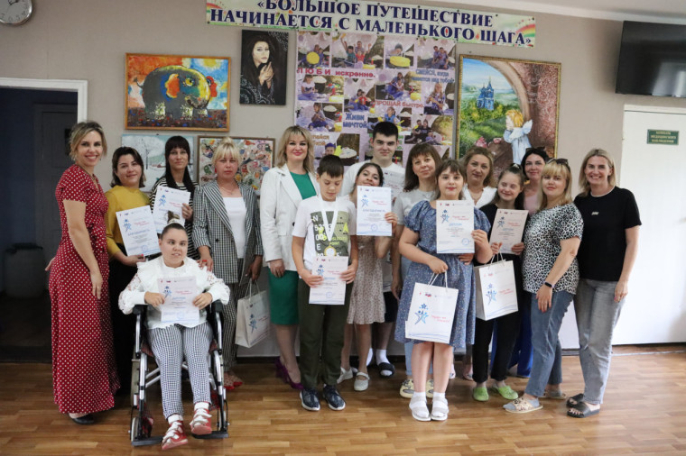 Воспитанники Стахановского отделения РЦРДИ «Возрождение» завоевали призовые места на конкурсе «Подари мне детство» в Севастополе. Воспитанники Стахановского отделения РЦРДИ «Возрождение» завоевали призовые места на конкурсе «Подари мне детство» в Севастополе.
