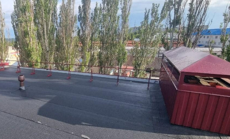 В Стаханове и Ирмино подходят к своему завершению ремонты кровель многоквартирных домов. В Стаханове и Ирмино подходят к своему завершению ремонты кровель многоквартирных домов.