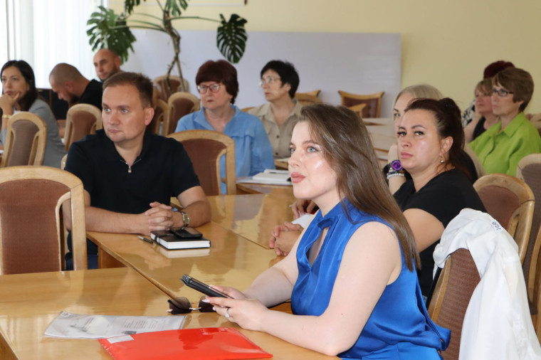 В Стаханове обсудили развитие социального предпринимательства. В Стаханове обсудили развитие социального предпринимательства.