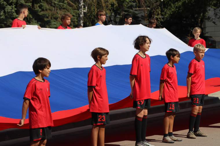 День государственного флага Российской Федерации отметили в Стаханове. День государственного флага Российской Федерации отметили в Стаханове.