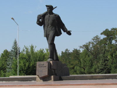 Памятник Алексею Стаханову Памятник Алексею Стаханову.